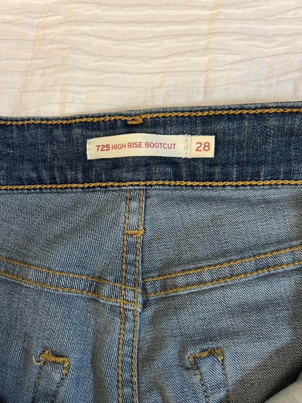 Levi's 725 High Rise Boot Cut - Picture 2 of 5